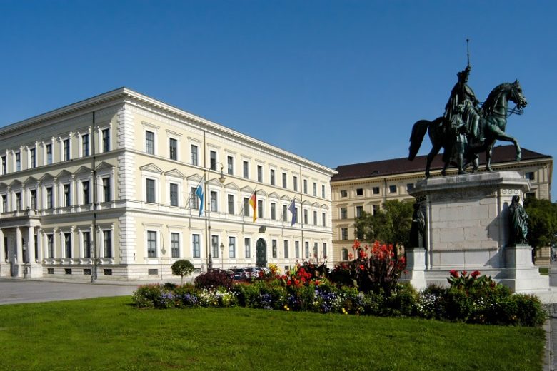 Gebäudeansicht des Bayerischen Staatsministeriums der Finanzen und für Heimat