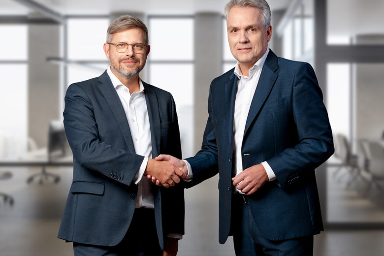 Burkhard Rose-Mende, Geschäftsführer der TÜV NORD IT Secure Communications und Frank Lüdeking, Frank Lüdeking (r.o.), verantwortlicher Geschäftsführer Partnermanagement (HiScout)