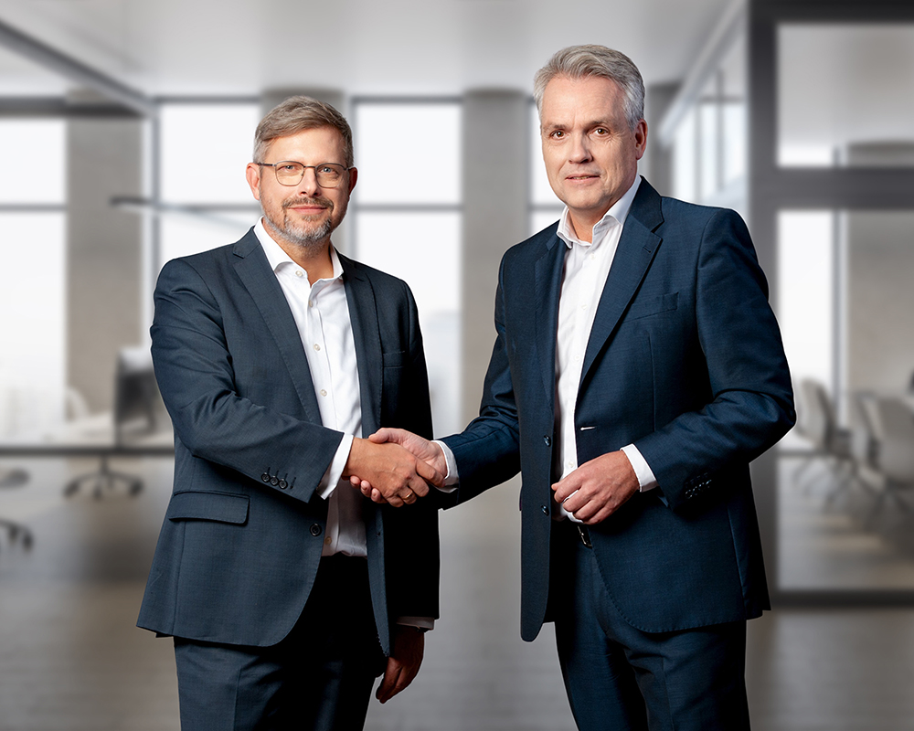 Burkhard Rose-Mende, Geschäftsführer der TÜV NORD IT Secure Communications und Frank Lüdeking, Frank Lüdeking (r.o.), verantwortlicher Geschäftsführer Partnermanagement (HiScout)